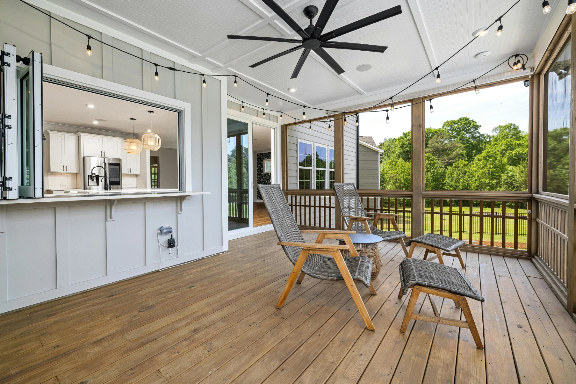 Benefits of Adding a Screened In Porch to Your Space​