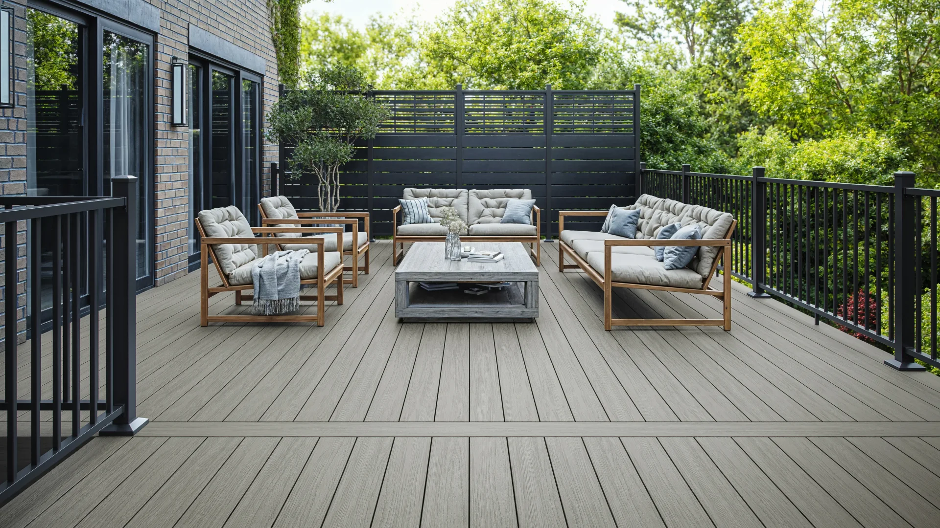 Choosing the Right Material for Your Privacy Screen​